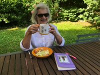 petit déjeuner dans le jardin