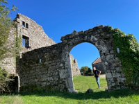 On the way back from a doctor's appointment in Gaillac the team stop off at Vaour to visit the 12th century Commanderie des Templiers  ruins.